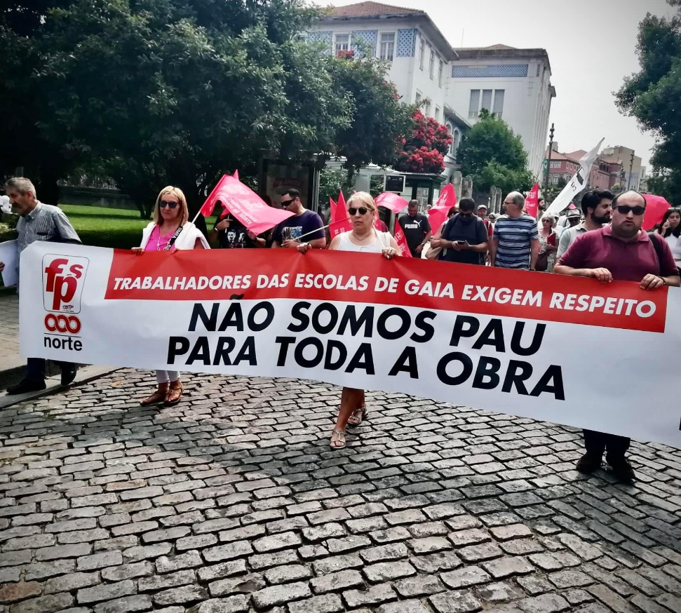 Trabalhadores das escolas de Gaia continuam protesto contra o abuso da Câmara Municipal